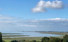Grange rénovée à neuf avec vue sur la baie